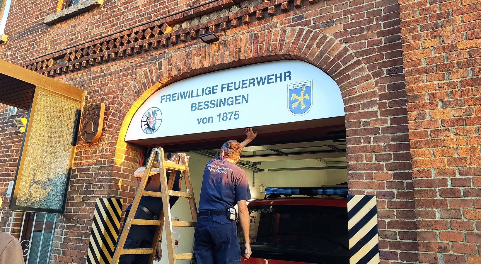 Read more about the article Neues Torbogenschild Feuerwehrhaus